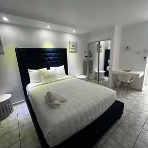 Hotel Douglas Highway